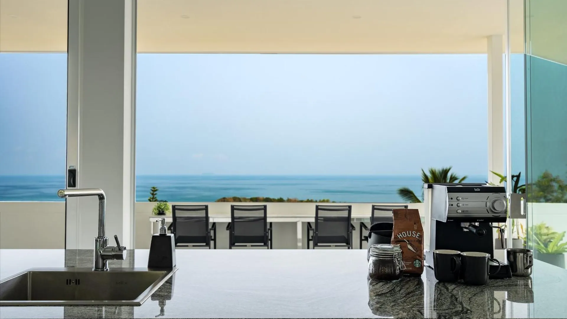 Luxury Home With A Pool - Stunning Sea Views Koh Lanta Villa
